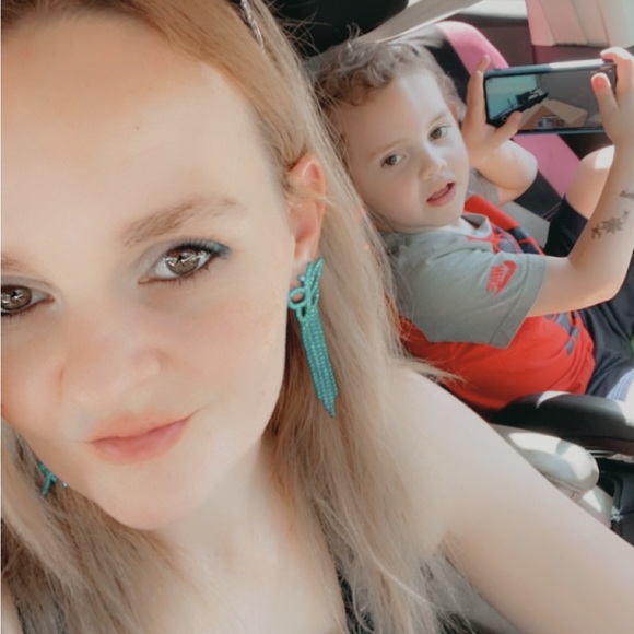 My name is Devyn, I’m a mother of 4!! 💕 - Picture 11 of 14